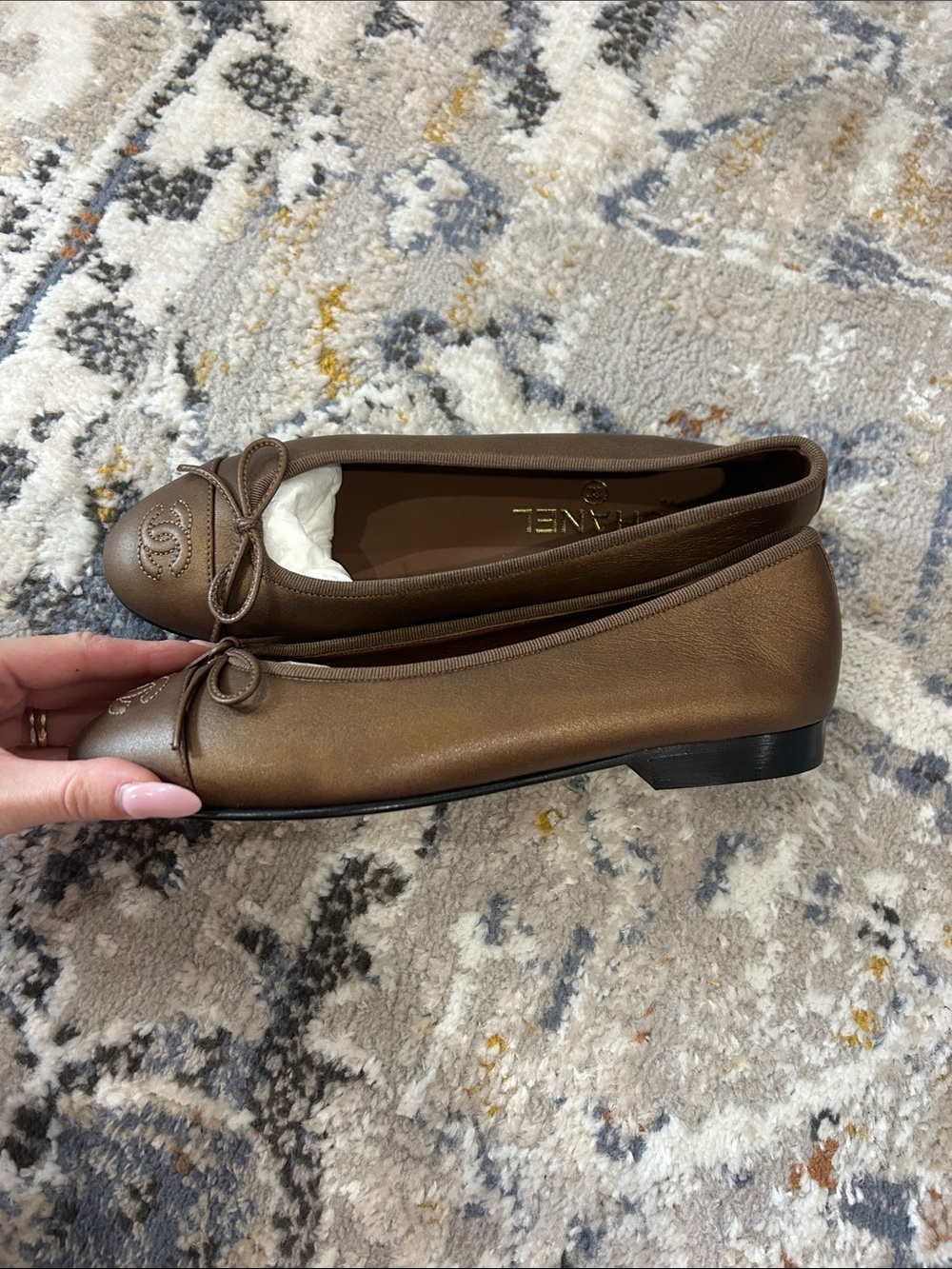 CHANEL Brown Leather Cap-Toe Ballet Flats with CC Bow - Picture 4 of 4